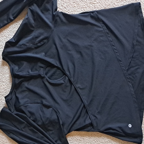 XLARGE    HALARA BACK  TEAR DROP CUT OUT LONG SLEEVED TOP - Picture 5 of 7